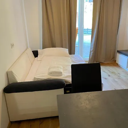 International House Mit 3 Schlafzimmern Zw Ap 6 *