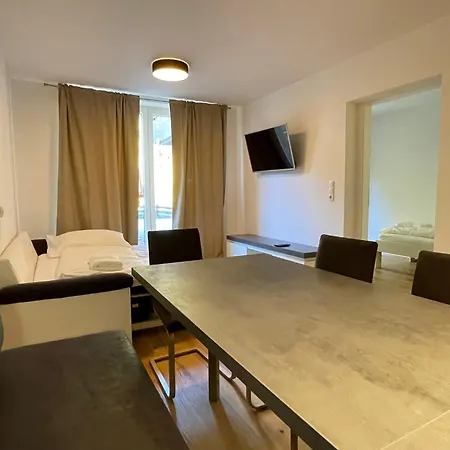 International House Mit 3 Schlafzimmern Zw Ap 6 * Solden